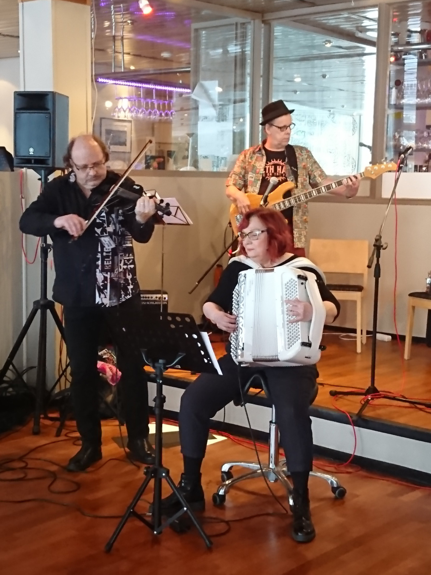 3/5 orkesterista...